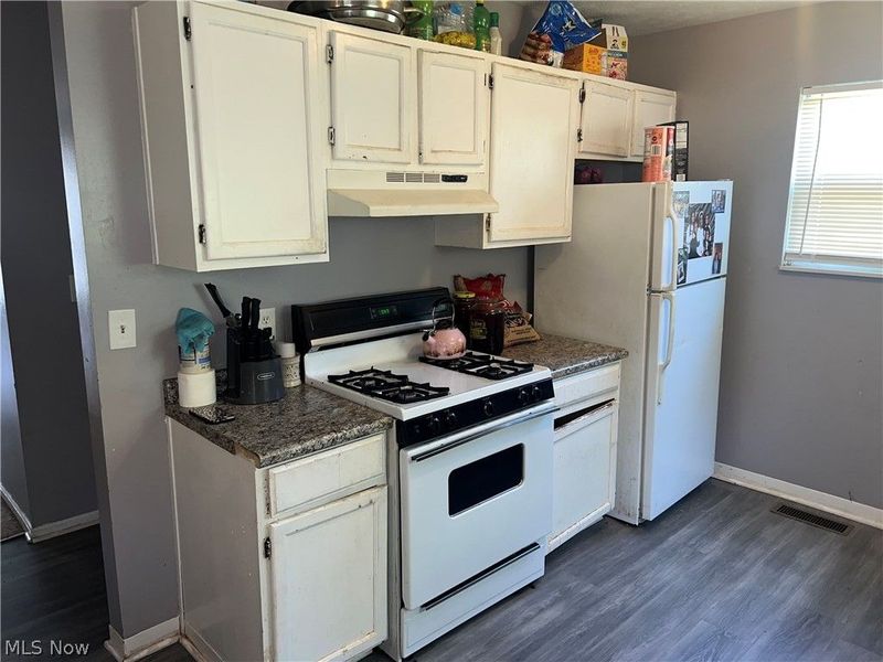 9702 Gaylord Avenue, Cleveland, OH 44105 Photo 3