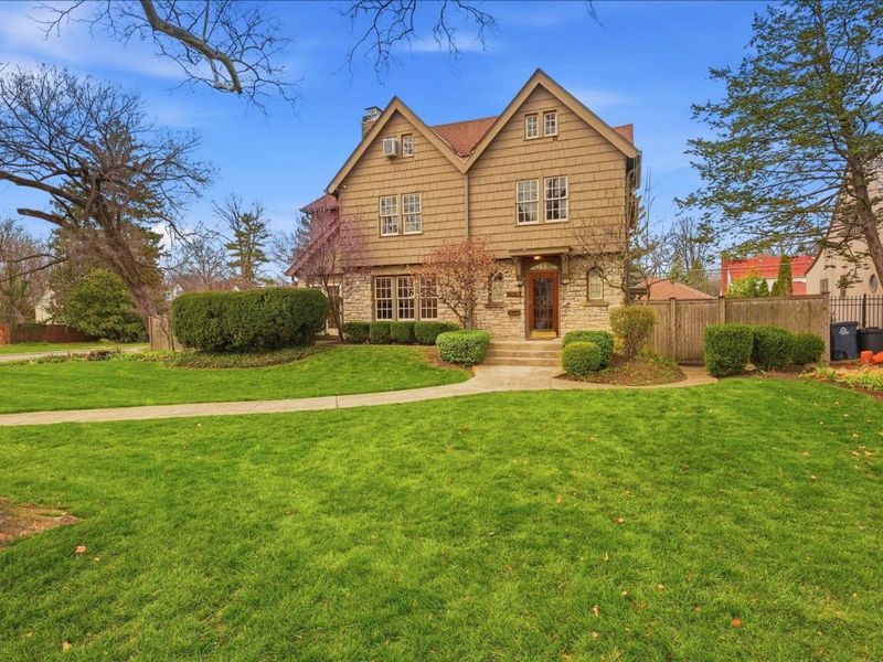 2448 Sherwood Road, Columbus, OH 43209 Photo 2