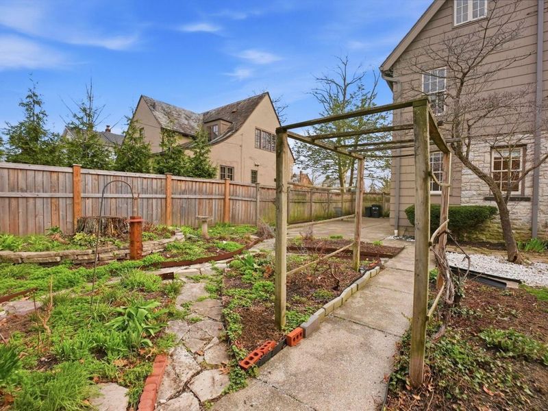 2448 Sherwood Road, Columbus, OH 43209 Photo 66