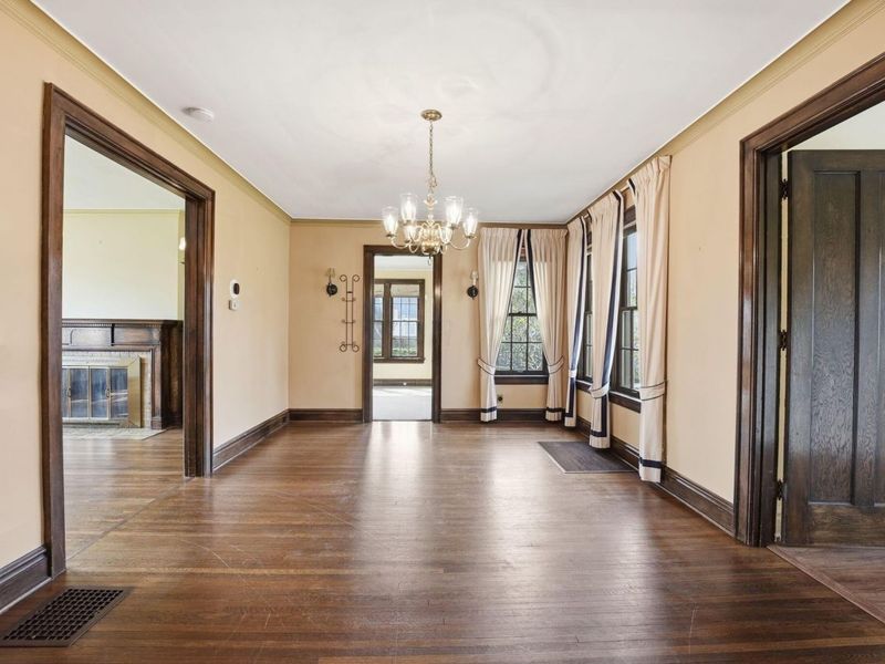 2448 Sherwood Road, Columbus, OH 43209 Photo 8