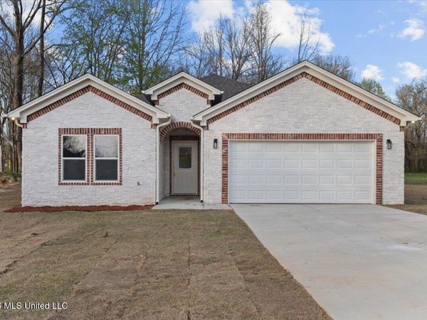 185 Lee Creek Cove, Byhalia, MS 38611