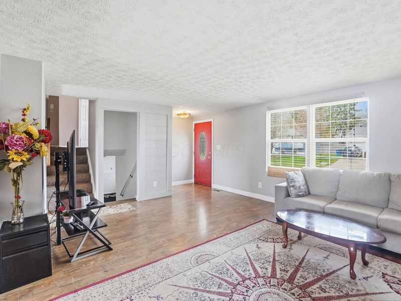 8055 Eliot Drive, Reynoldsburg, OH 43068 Photo 2