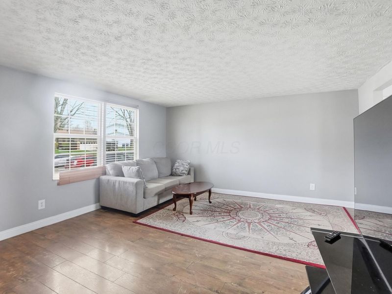 8055 Eliot Drive, Reynoldsburg, OH 43068 Photo 3