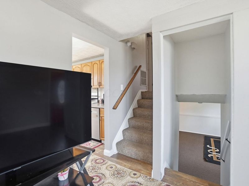 8055 Eliot Drive, Reynoldsburg, OH 43068 Photo 6