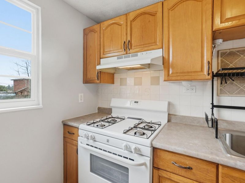 8055 Eliot Drive, Reynoldsburg, OH 43068 Photo 7