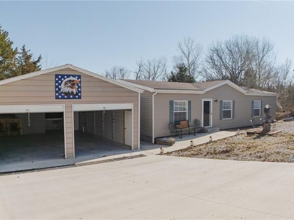 28810 Paradise Drive, Warsaw, MO 65355