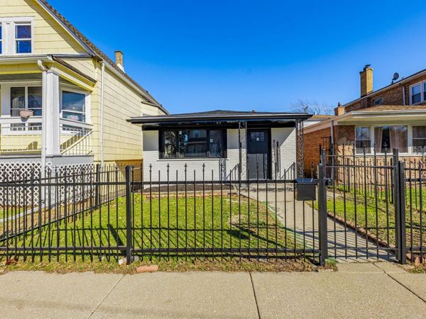 8051 S Escanaba Avenue , Chicago, IL 60617