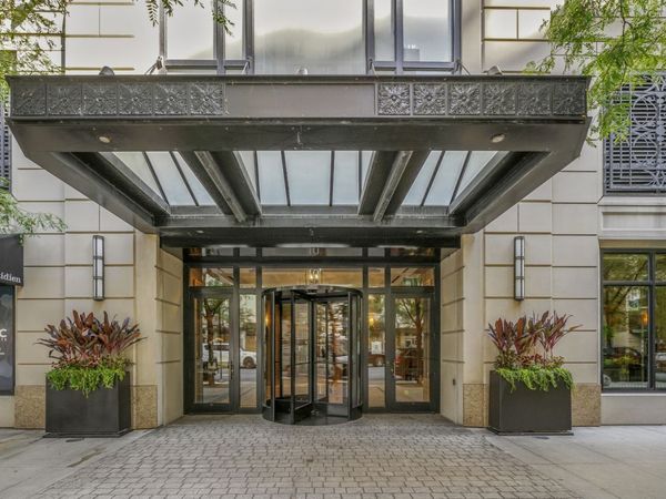 10 E Delaware Place , Unit 18E, Chicago, IL 60611