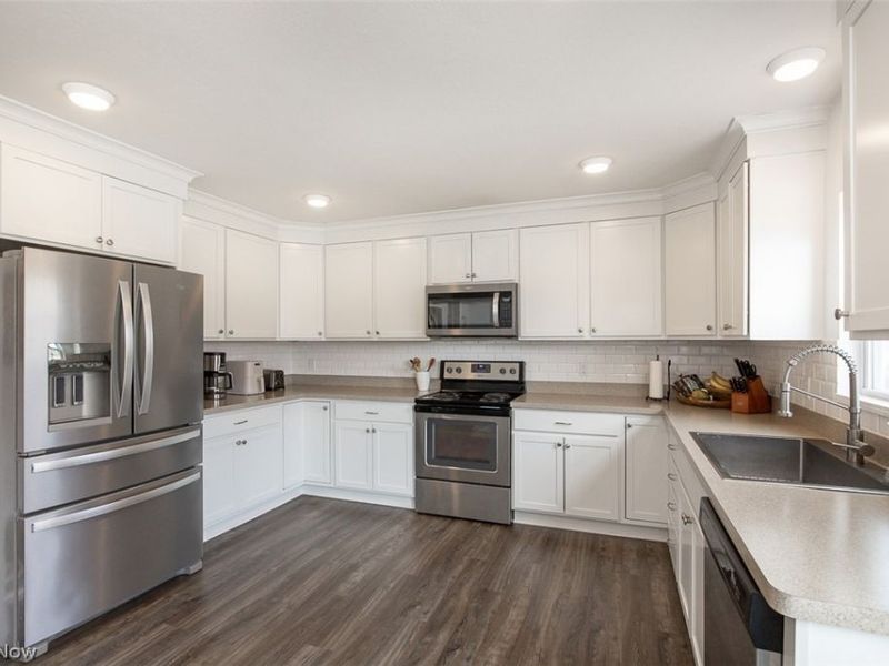 806 Pepperell Court, Macedonia, OH 44056 Photo 13