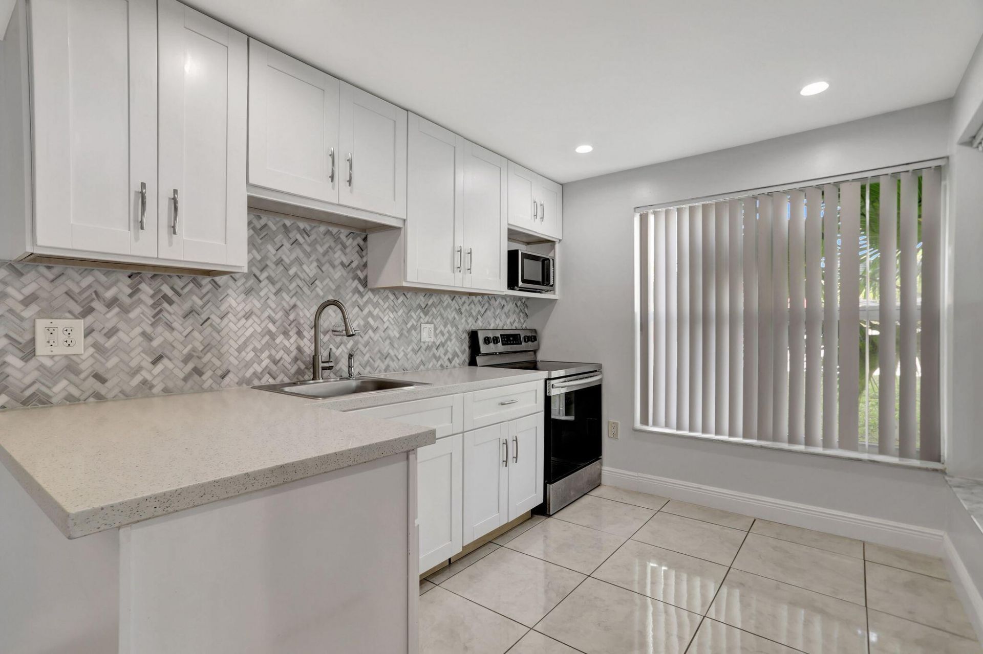 4156 Inverrary Drive, Unit 111, Lauderhill, FL 33319 Photo