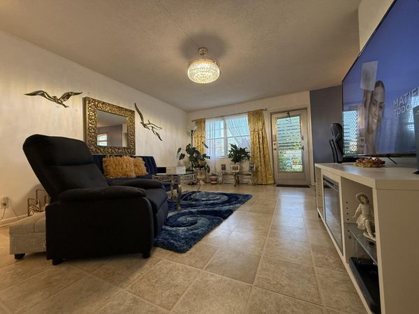 81 Camden Drive, Unit D, West Palm Beach, FL 33417