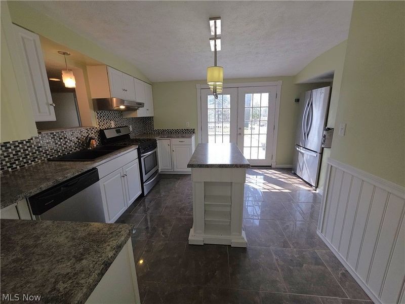 80 May Avenue, Northfield Village, OH 44067 Photo 4