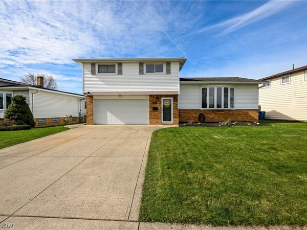 6878 Lantern Lane , Parma Heights, OH 44130