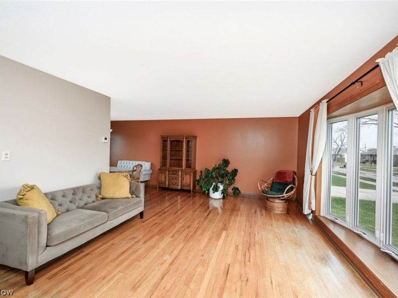 6878 Lantern Lane, Parma Heights, OH 44130 Photo 11