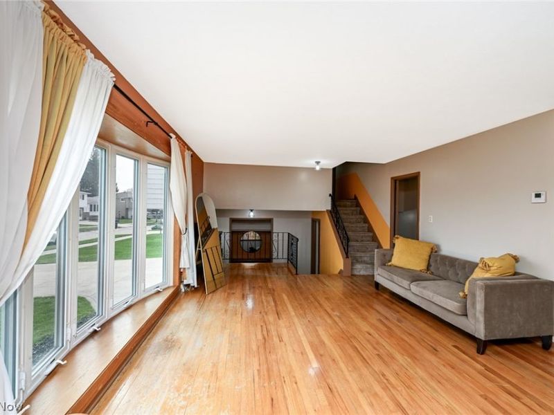 6878 Lantern Lane, Parma Heights, OH 44130 Photo 12