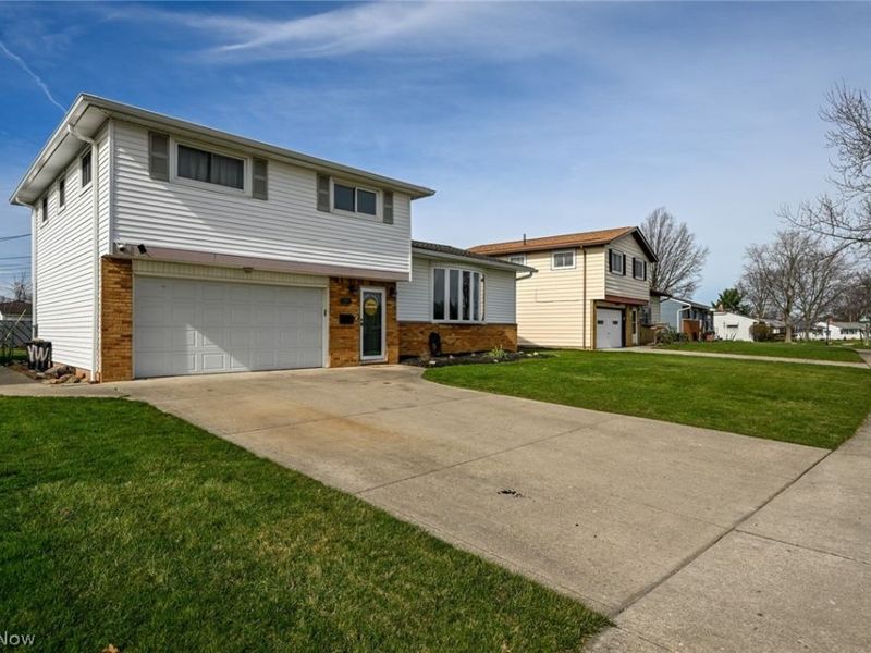 6878 Lantern Lane, Parma Heights, OH 44130 Photo 3