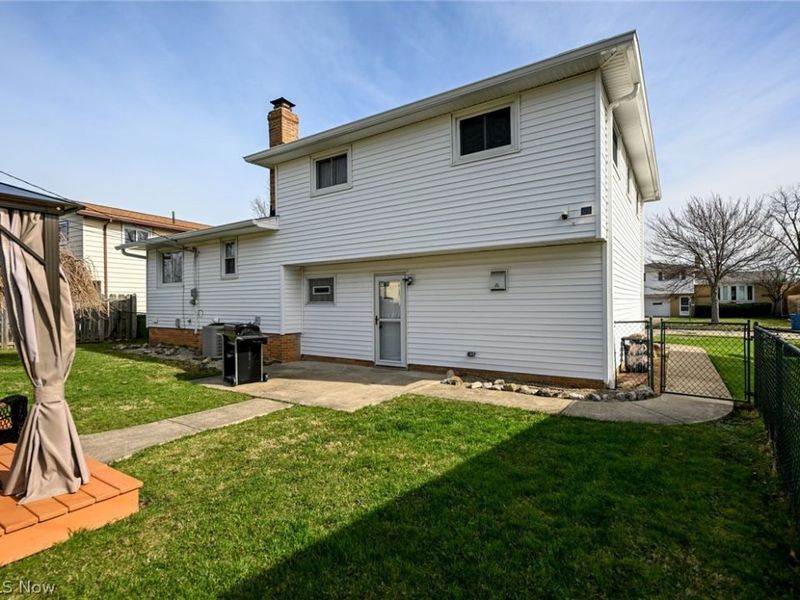 6878 Lantern Lane, Parma Heights, OH 44130 Photo 9