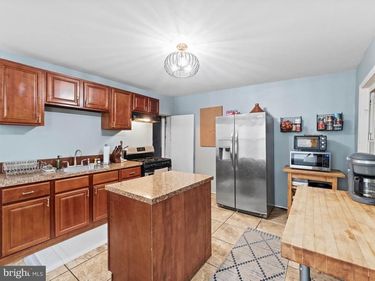 233 E SLOCUM STREET, PHILADELPHIA, PA 19119
