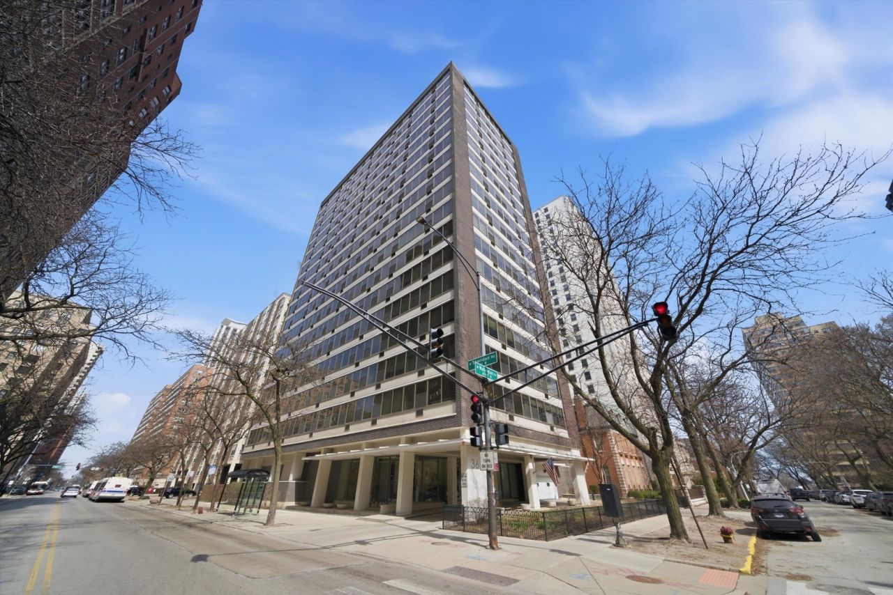 360 W Wellington Avenue, Unit 3D, Chicago, IL 60657 Main Photo