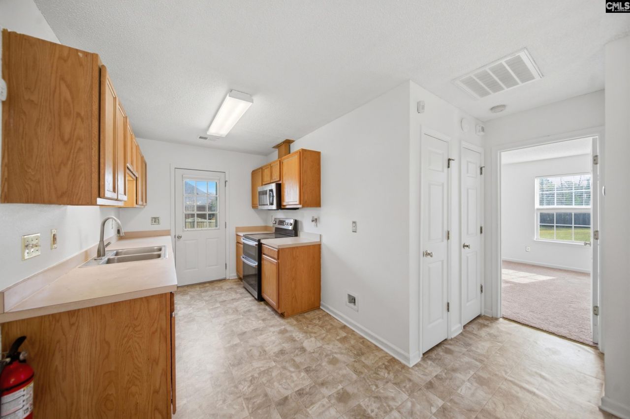 304 Kingston Trace Road  Photo 11