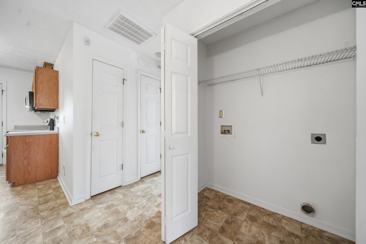 304 Kingston Trace Road  Photo 9