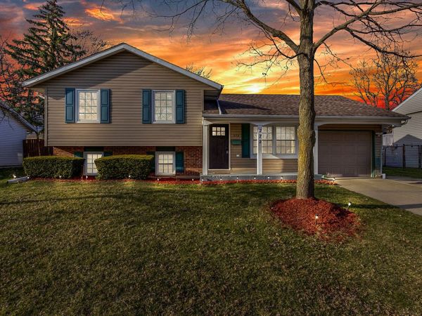 272 E Wrightwood Avenue, Glendale Heights, IL 60139