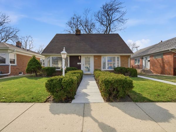 7538 E Praire Road, Skokie, IL 60076