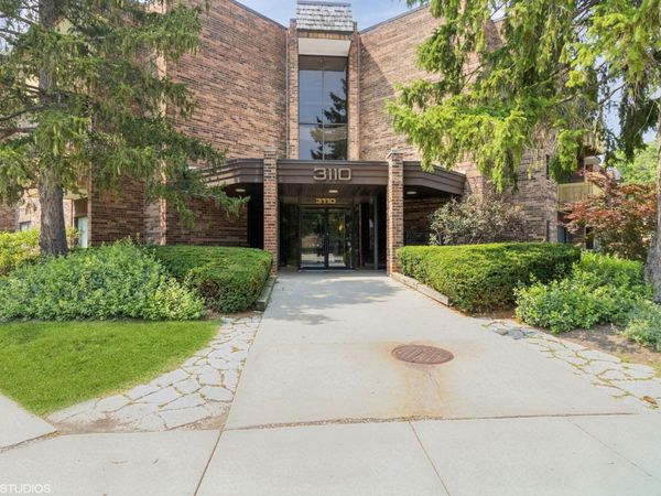 3110 Pheasant Creek Drive, Unit 110, Northbrook, IL 60062