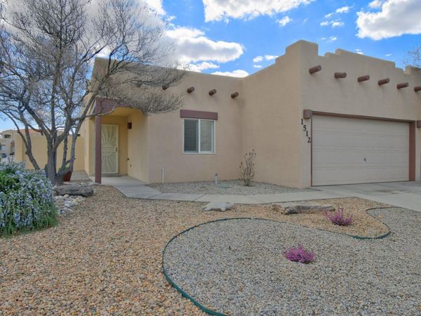 1512 Calle Sonrisa NE, Albuquerque, NM 87113