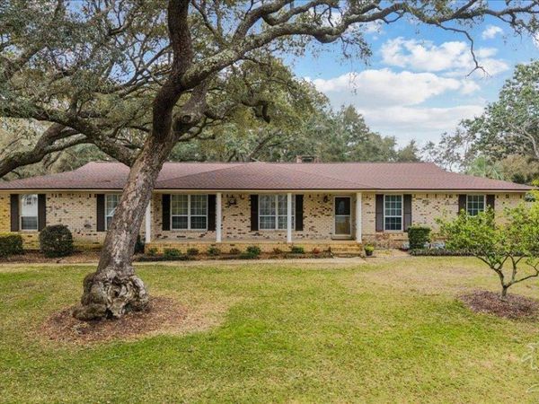 2817 Oak Ridge Dr, Gulf Breeze, FL 32563