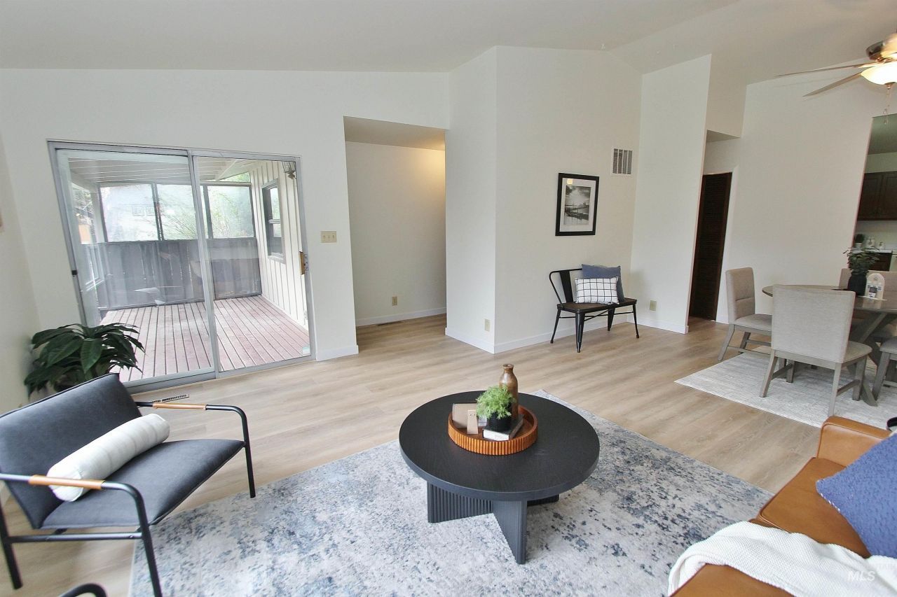 1161 S Abbey Circle, Boise, ID 83705 Main Photo