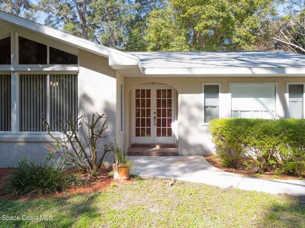 693 W Pine Road , Melbourne Village, FL 32904
