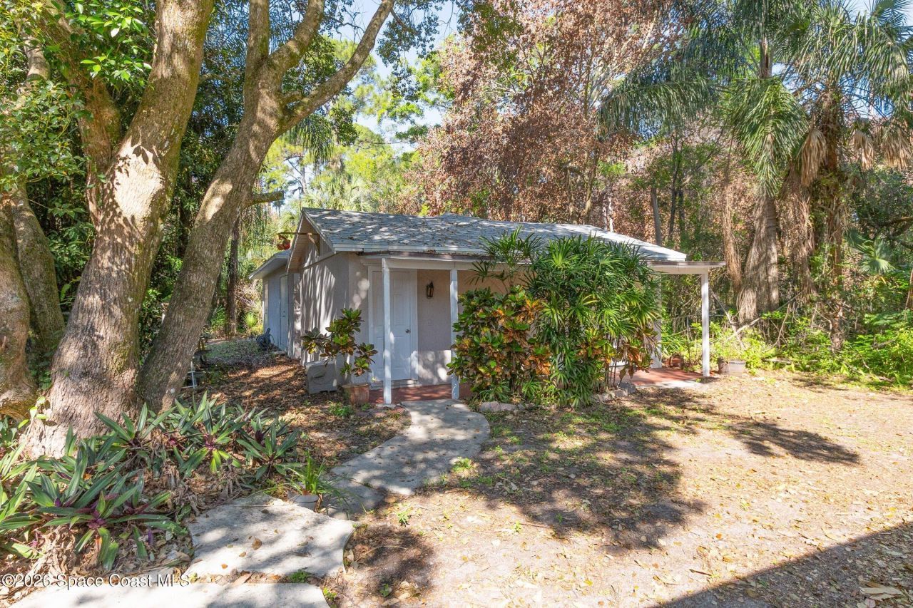 693 W Pine Road , Melbourne Village, FL 32904 Photo