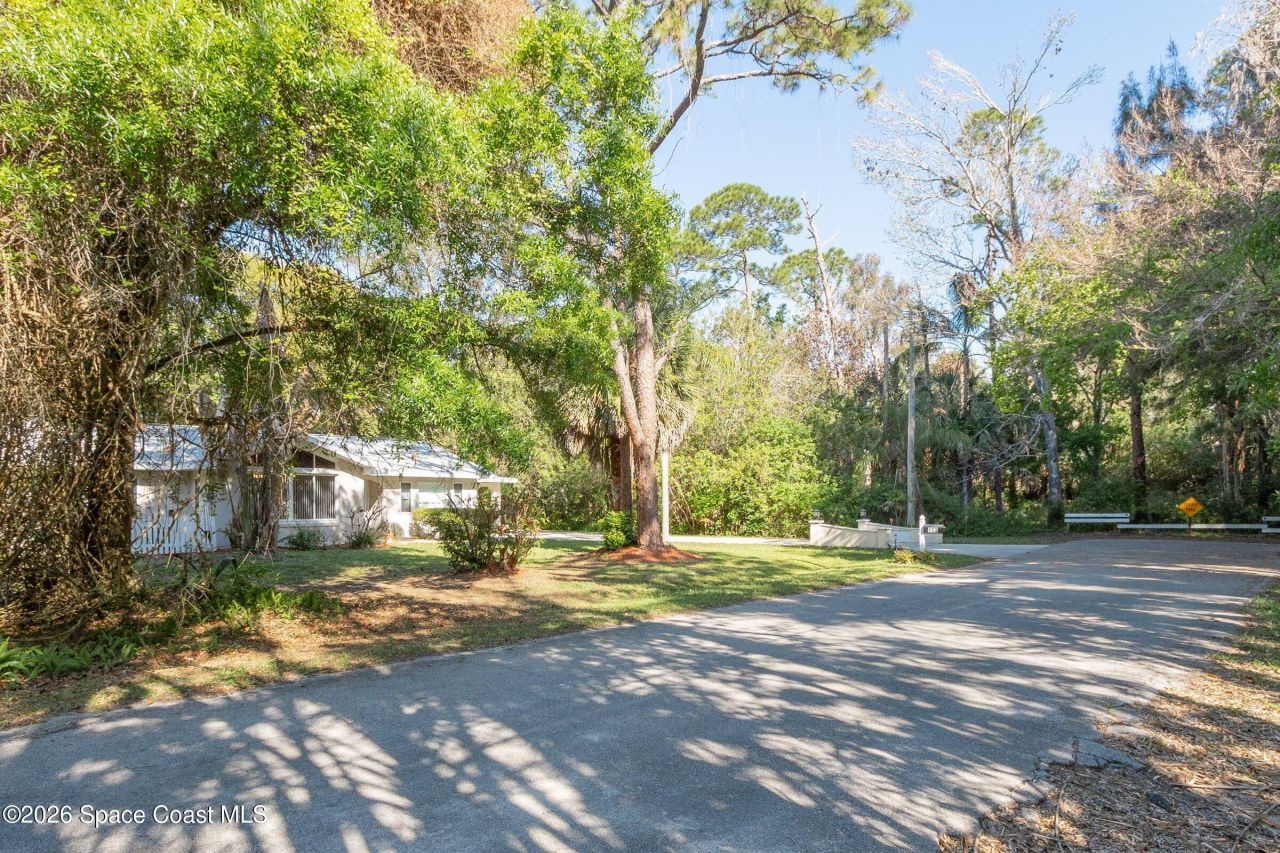 693 W Pine Road , Melbourne Village, FL 32904 Photo