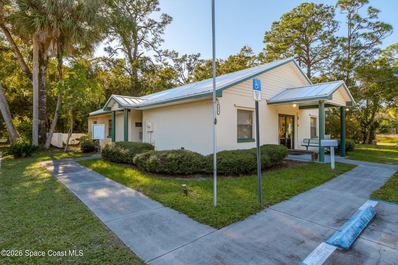 693 W Pine Road , Melbourne Village, FL 32904 Photo