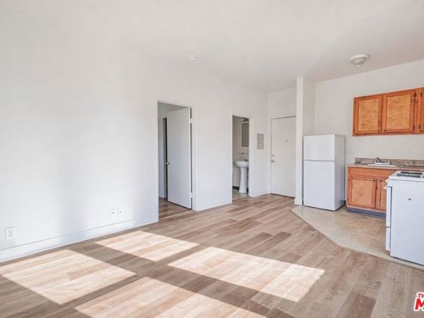 537 S Kenmore Avenue, Unit 300, Los Angeles, CA 90020