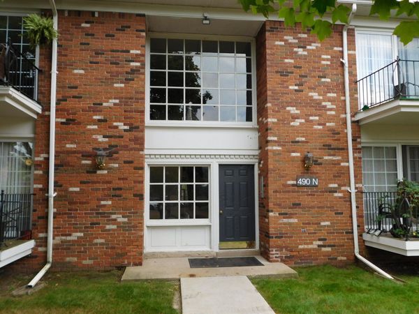 490 N Fox Hills Drive, Unit 1, Bloomfield Hills, MI 48304