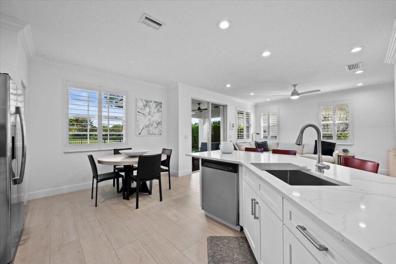 653 Castle Drive, Palm Beach Gardens, FL 33410 Photo