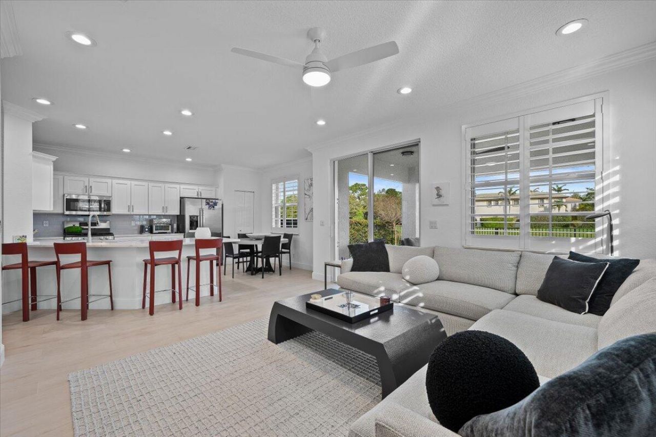 653 Castle Drive, Palm Beach Gardens, FL 33410 Photo