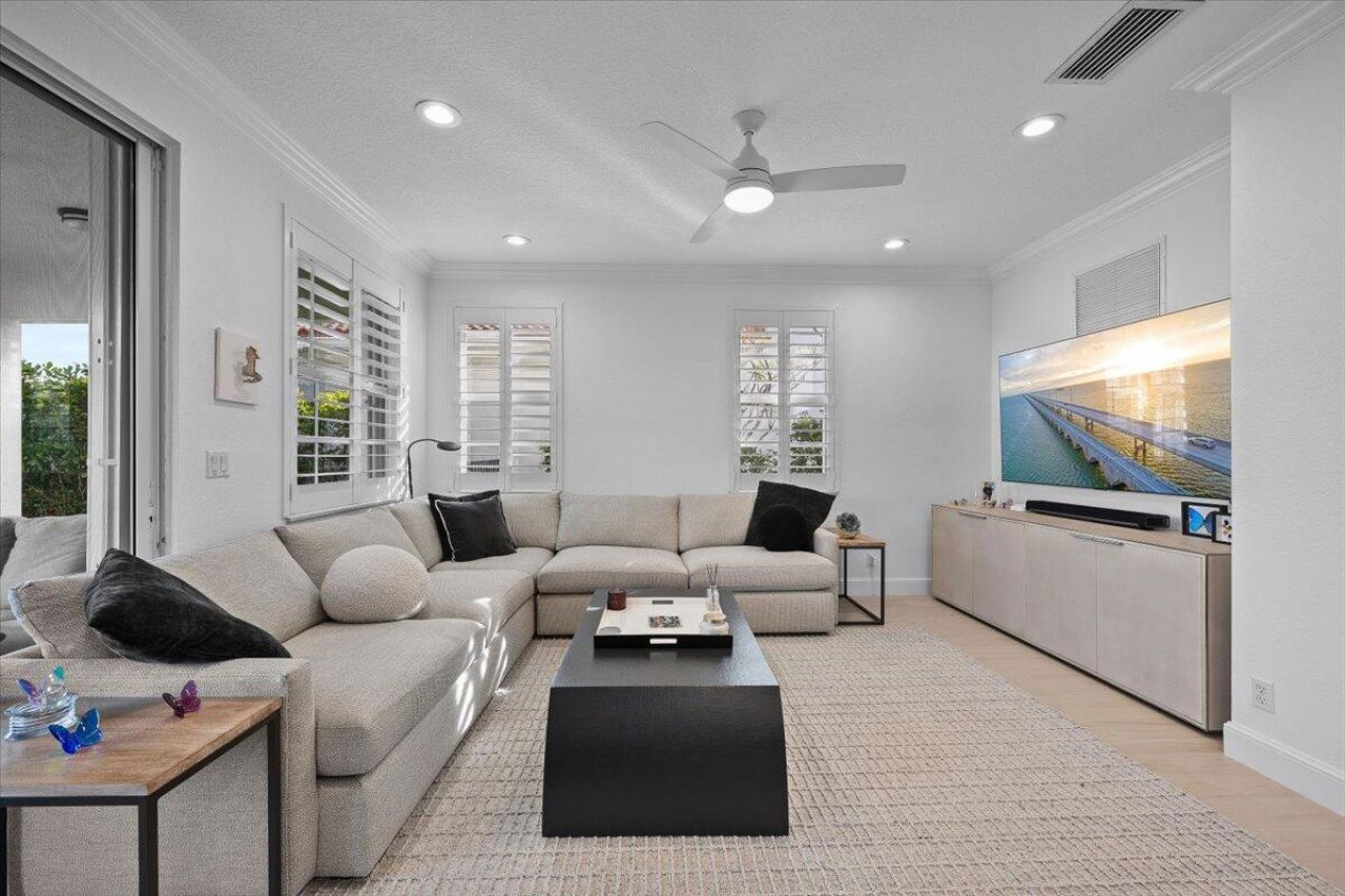 653 Castle Drive, Palm Beach Gardens, FL 33410 Photo