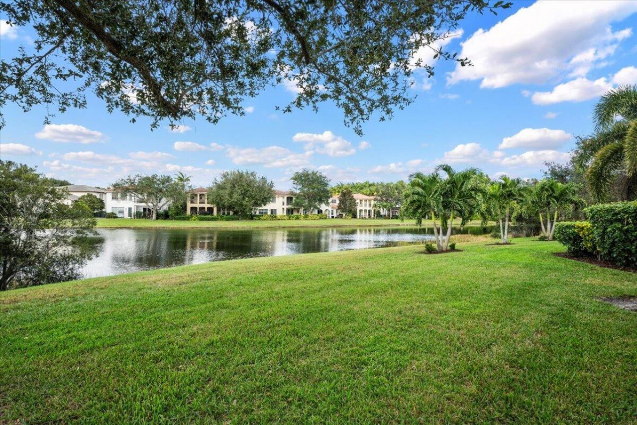 653 Castle Drive, Palm Beach Gardens, FL 33410 Photo