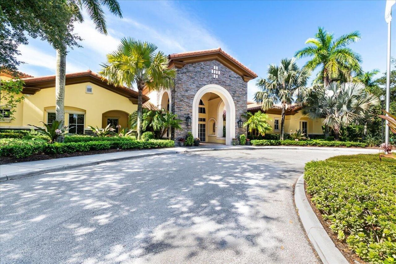 653 Castle Drive, Palm Beach Gardens, FL 33410 Photo