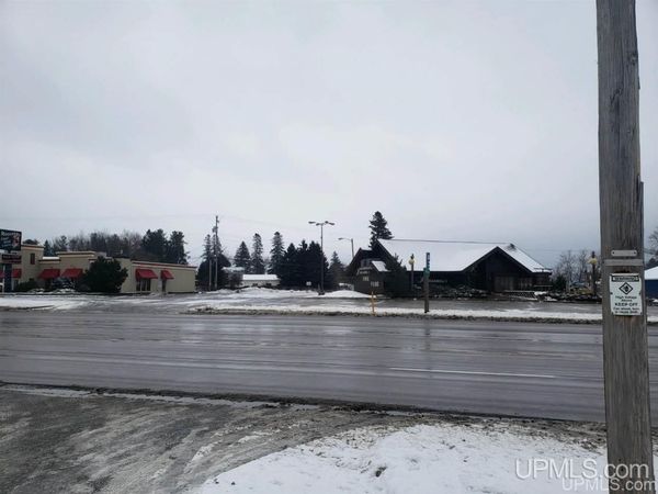 1605 N Stephenson Avenue, Iron Mountain, MI 49801