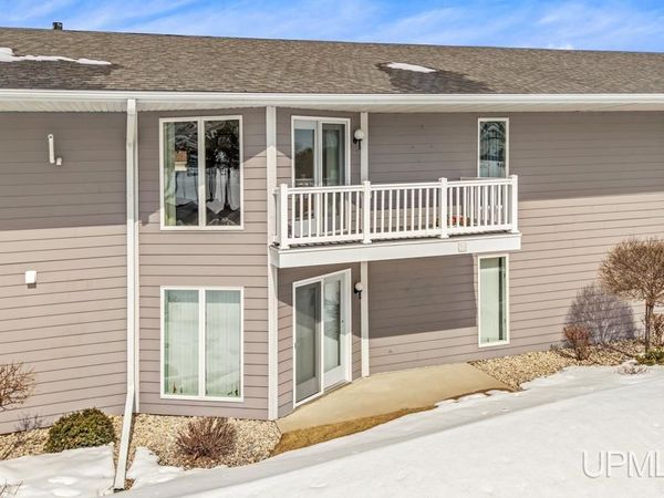 2000 Lake Shore Unit N Drive, Gladstone, MI 49837