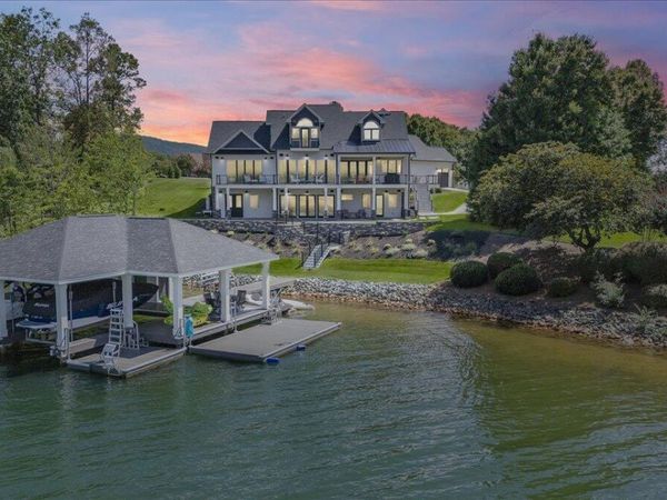 176 Three Point Isle DR, Penhook, VA 24137