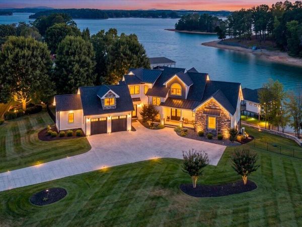 176 Three Point Isle DR, Penhook, VA 24137