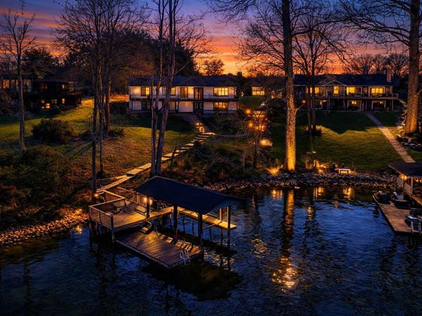 957 Lakemount DR, Moneta, VA 24121