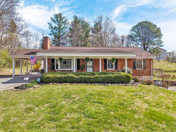 40 Fairfield LN, Troutville, VA 24175