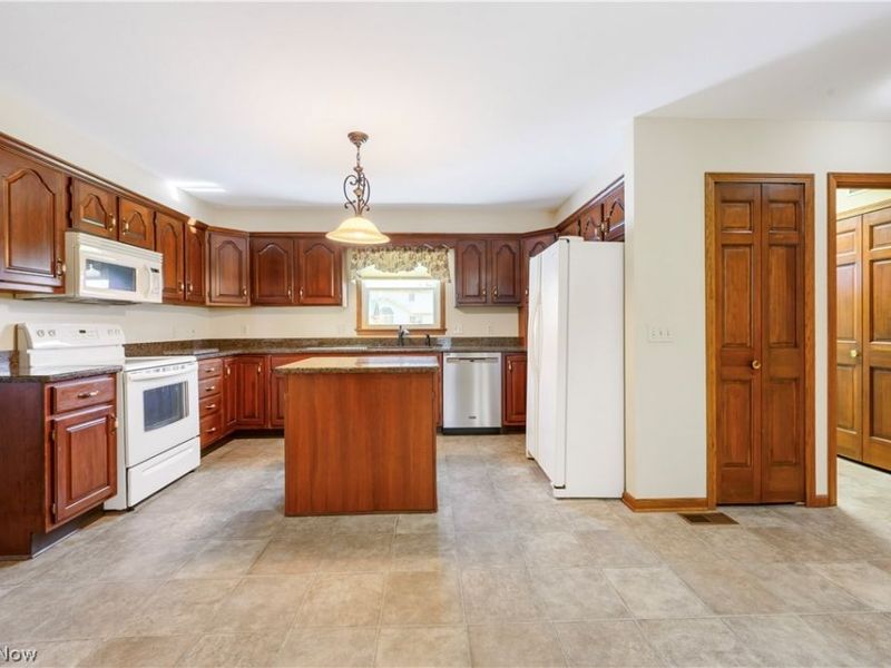 3364 Waterford Avenue NW, Canton, OH 44708 Photo 11