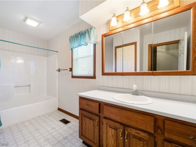 3364 Waterford Avenue NW, Canton, OH 44708 Photo 24